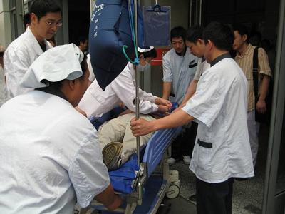 龙华医院批量伤员突发事件院内救治预案应急演练