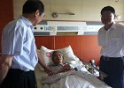校领导慰问附属医院战高温的一线医务人员